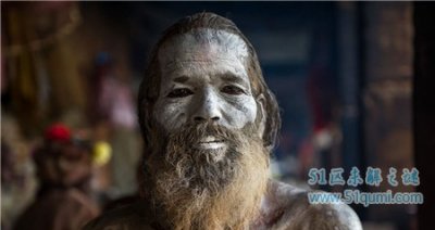 ​印度苦行僧高举右手38年没搁下!苦行僧是什么道理?