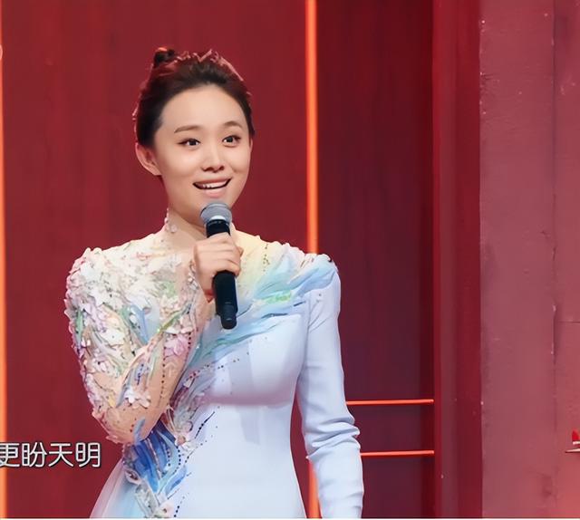 星光大道2022年主持人是哪几人（来看看主持人不投票的22年6月第二期星光大道比赛有什么不同）(4)