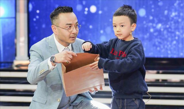 汪涵6岁儿子小沐沐近照曝光（公开向6岁儿子索吻）(3)