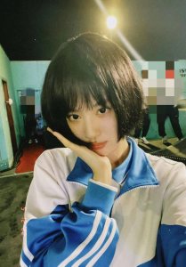 ​王楚然晒齐刘海剧照可爱十足 眼神灵动青春感满满