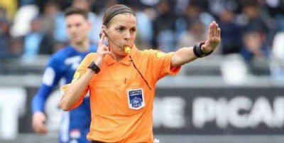 ​日本女裁判亮相执法世界杯(女裁判弗拉帕尔亮相世界杯赛场)
