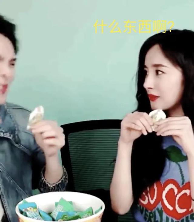 杨幂让李佳琦帮自己测腿围（李佳琦开黄腔撩杨幂）(4)