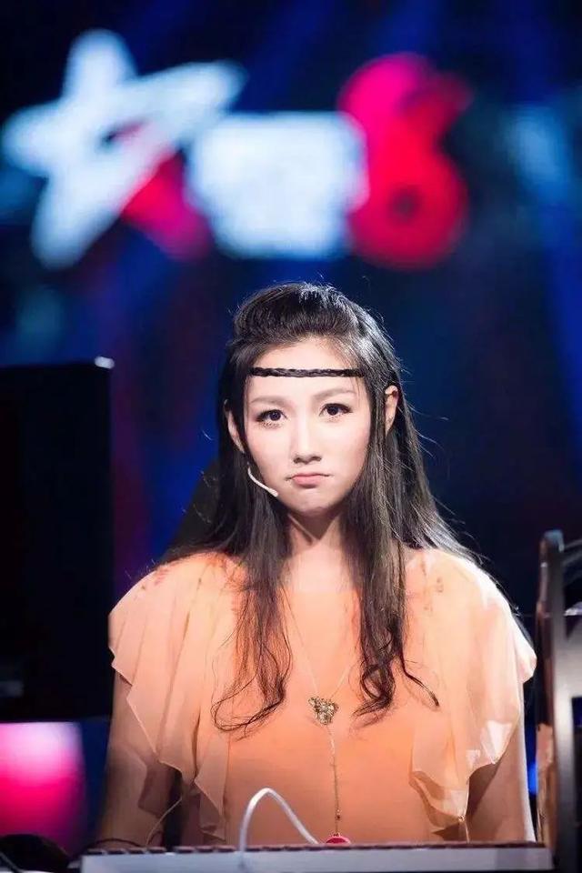 uzi女友首次素颜亮相不是网红脸（Uzi女友开网店被锤抄袭）(1)