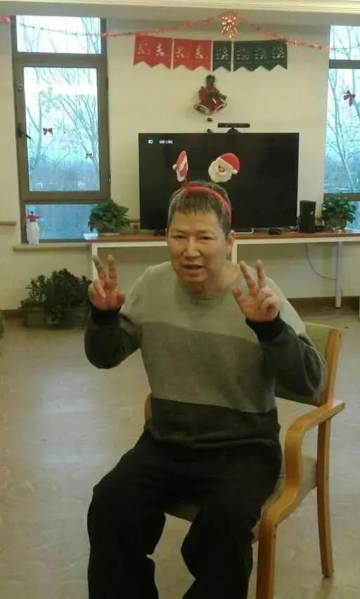 慈善家李春平的个人资料（继承好莱坞影星70亿遗产）(10)