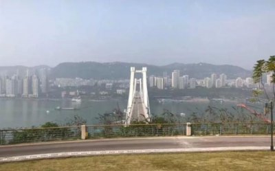 ​万州公交车坠江事件幸存者（万州公交车坠江事件）