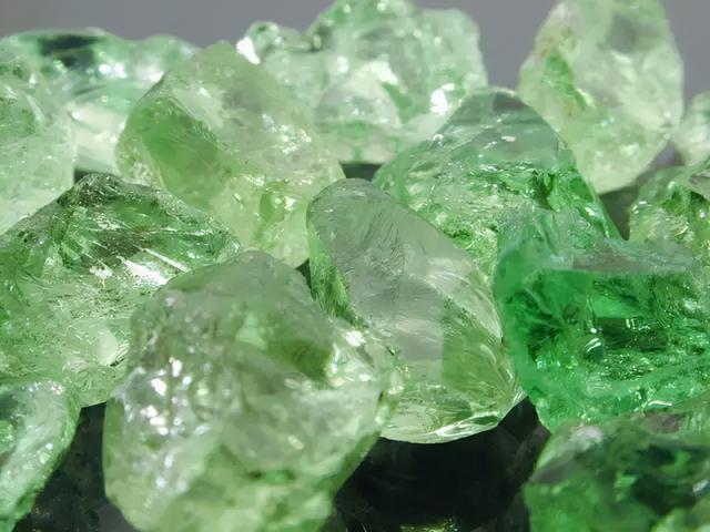 各种天然宝石介绍（101种常见矿物宝石识别方法）(53)