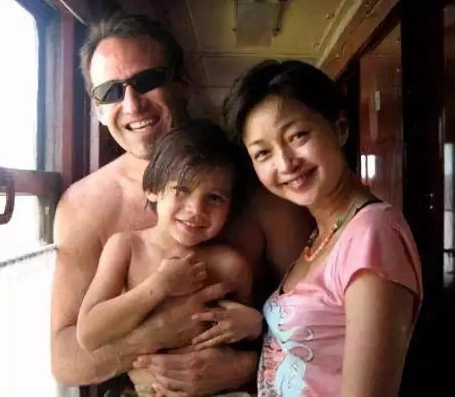 娱乐圈里的十大女明星谁最美（现今却灵气全无）(12)