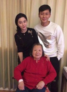 ​李晨宣布和范冰冰婚期了吗（曝李晨求婚范冰冰明年6月结婚　揭二人情史）