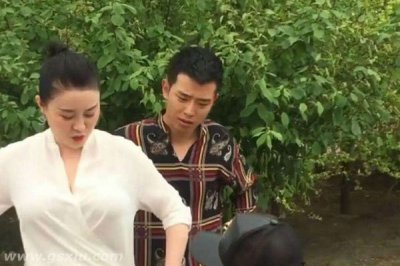 ​关婷娜樱桃不戴内衣 胸多大身材丰满赵本山都看呆了