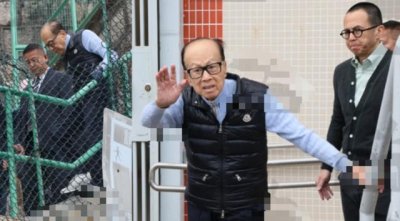 ​李嘉诚37岁才结婚（92岁李嘉诚携儿孙拜祭亡妻）