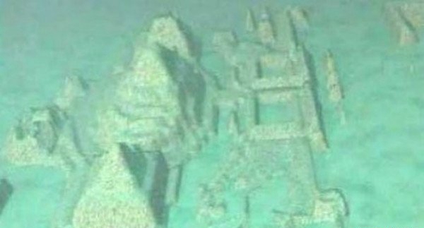 海底金字塔
