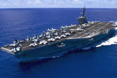 ​世界上最大的航空母舰，福特号航母长达335米
