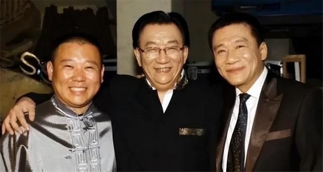 侯耀文闺女和侯耀华争遗产谁赢了（2011年侯耀文骨灰安放仪式）(13)