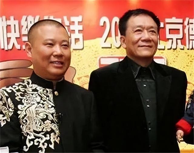 侯耀文闺女和侯耀华争遗产谁赢了（2011年侯耀文骨灰安放仪式）(8)