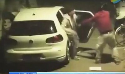 ​男女车内亲密时遭受推诿：夫君遁窜后女子被劫色