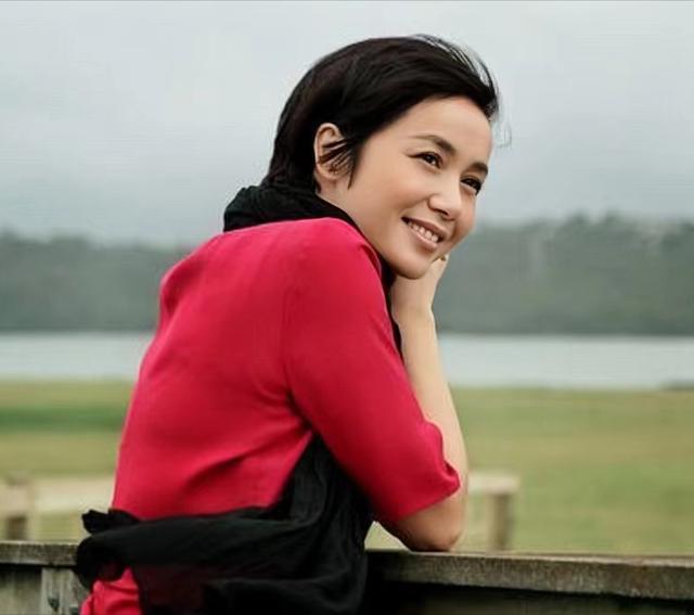蒋雯丽现在的婚姻状况（结婚30年丈夫屡屡出轨）(28)