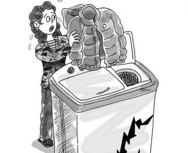 ​羽绒服放到洗衣机里洗成坨了怎么办，羽绒服可以放在洗衣机里洗完后,里面的棉花
