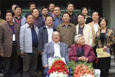 ​桃李满天下涉及的人物是谁，中国第一位桃李满天下的人是谁？