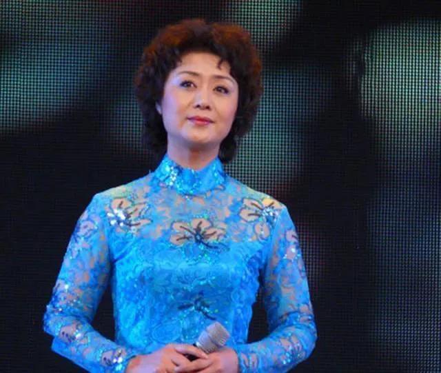 京剧名角李胜素简介（被不少人称为京剧第一美人）(2)