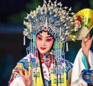​京剧名角李胜素简介（被不少人称为京剧第一美人）