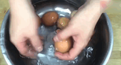 ​怎样煮蛋不破易拿开壳,怎么煮鸡蛋不破壳还好剥皮