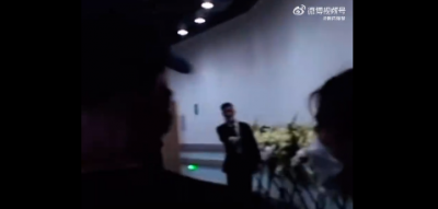 ​笑亖！保安让王源出示自己演唱会的工作证