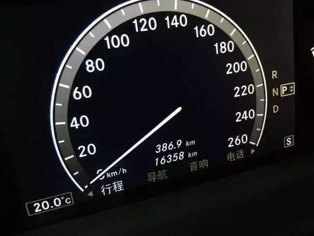 奔驰s600变化(经典永不落伍气势依然强大)(18)