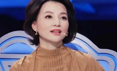 ​董卿走光春晚尴尬瞬间引热议 董卿为什么被央视解雇了真相