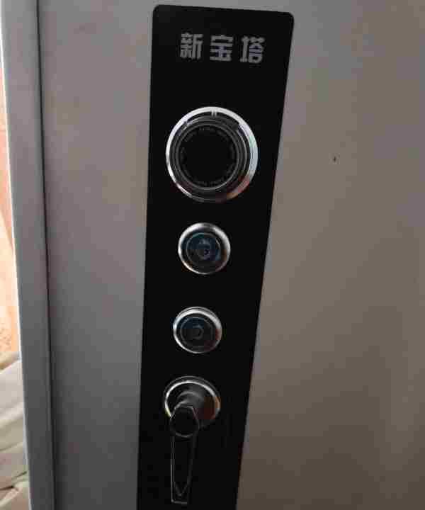 保险箱密码锁怎么转,旋转保险柜的密码锁怎么开图1