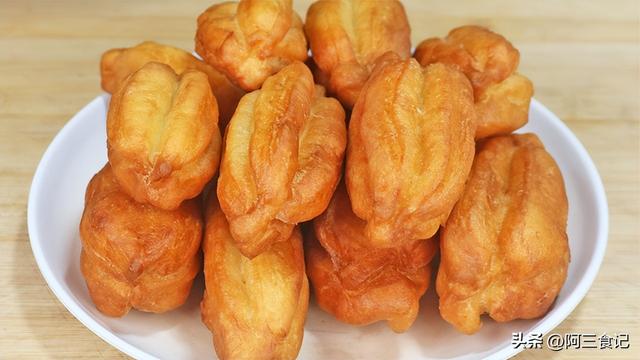 自制油条如何才能蓬松又酥脆（油条原来这么简单）(1)