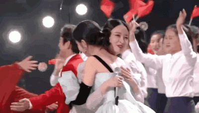 ​龚琳娜吐槽王菲完整版（神曲女王龚琳娜）