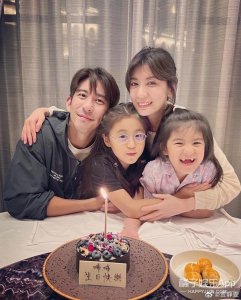 ​还记得贾静雯的女儿们吗？她们这么大了？