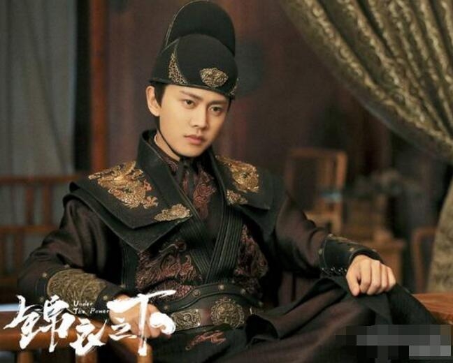 任嘉伦儿子正面照片