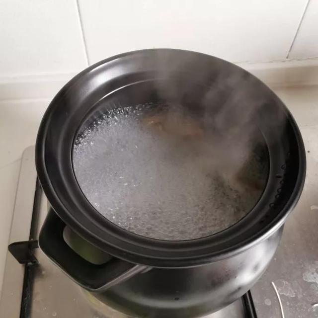 猪蹄汤的正宗做法(烹饪简单汤汁浓厚)(3)