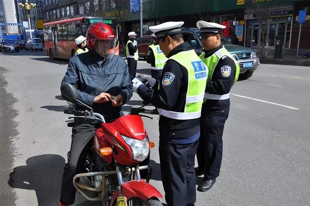 电动摩托车驾驶证要什么条件（5月1日起电动车摩托车迎来）(2)