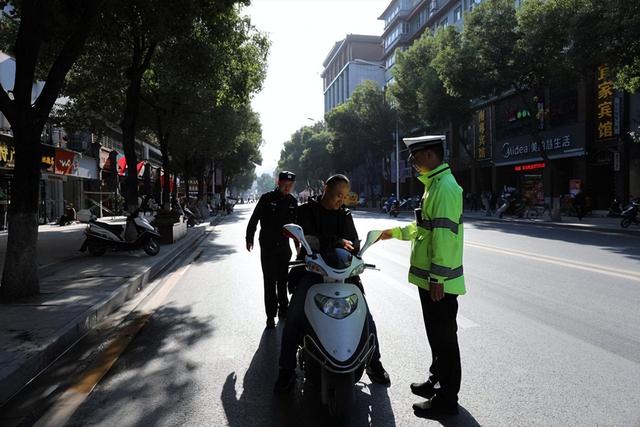 电动摩托车驾驶证要什么条件（5月1日起电动车摩托车迎来）(1)