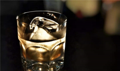 ​调酒为什么要转冰 调酒加冰块的效率