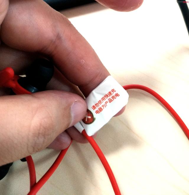 漫步者蓝牙耳机w300bt评测(入门级蓝牙耳机)(14)