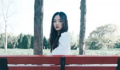 ​郭沁为什么坐在椅子上，回应是足扭伤_但是有人推测和周深有闭