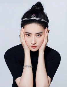 ​被问谁更有演技 于正称“比较”必须在同一纬度