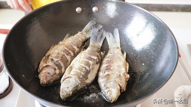 正宗煎鱼不粘锅的方法（煎鱼要记住这两点）(10)