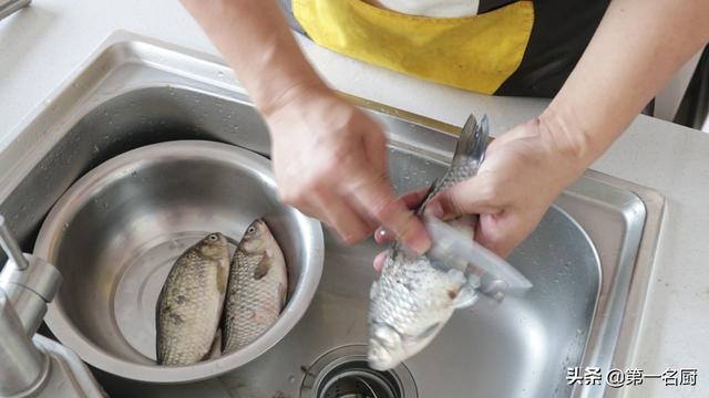 正宗煎鱼不粘锅的方法（煎鱼要记住这两点）(2)