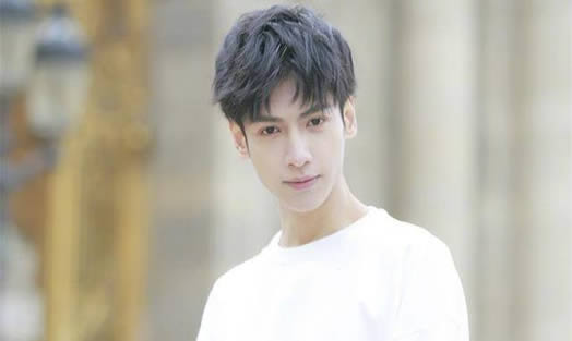 罗云熙八卦为什么这么帅：全家照曝光揭开真相及资料