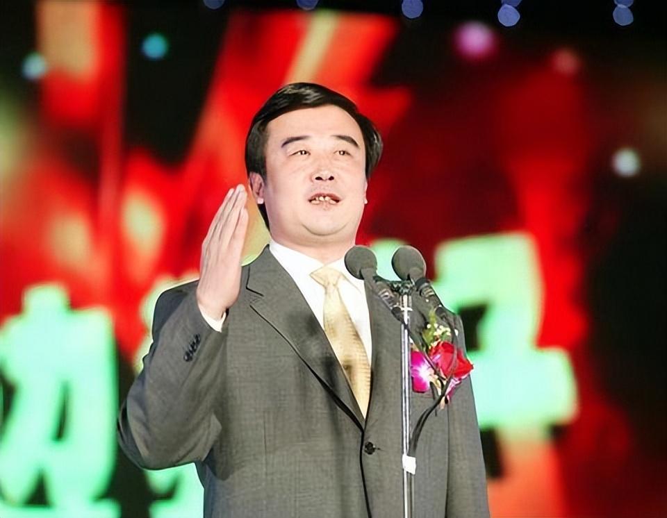 方琼简介个人资料（方琼：嫁大8岁副台长，闪婚后为丈夫生儿子，如今活成人生赢家）