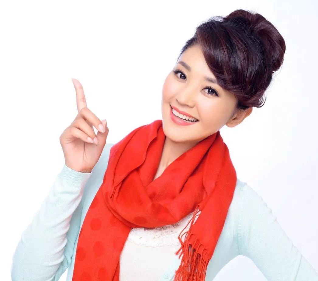 方琼简介个人资料（方琼：嫁大8岁副台长，闪婚后为丈夫生儿子，如今活成人生赢家）