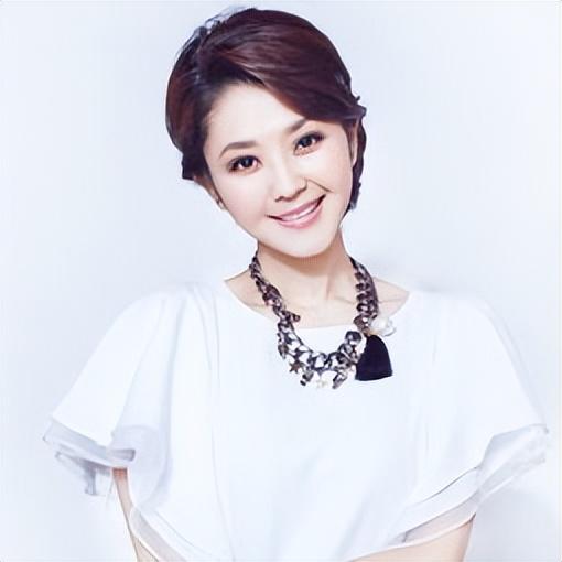 方琼简介个人资料（方琼：嫁大8岁副台长，闪婚后为丈夫生儿子，如今活成人生赢家）