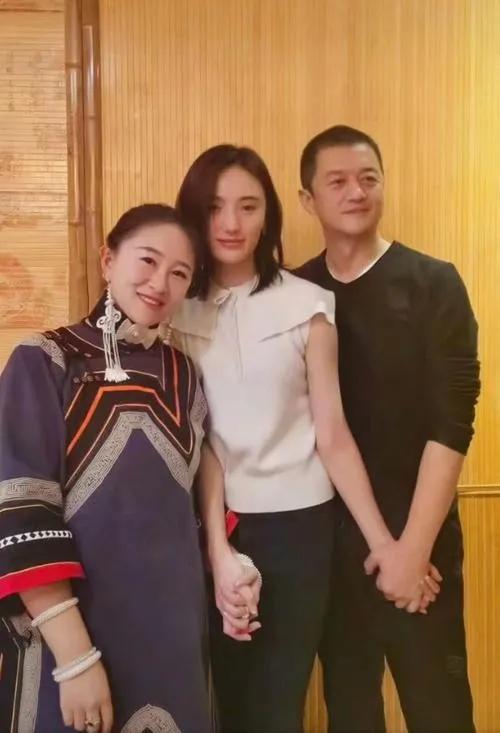 李亚鹏个人资料简介（李亚鹏离开王菲是明智的，靠自己赚钱才有底气，与海哈金喜很幸福）