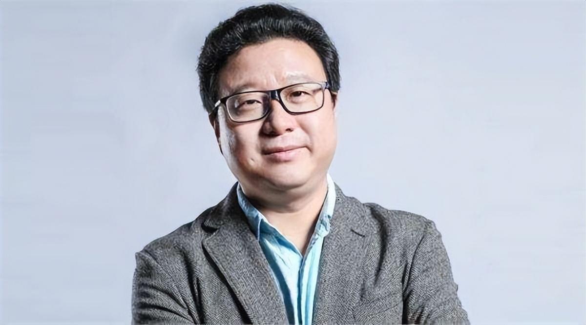 马化腾简介个人资料（他生于浙江，26岁创业，32岁成中国首富，38岁身家千亿却去养猪）