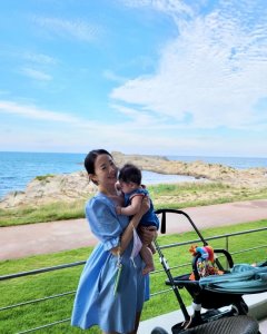 ​韩国40岁出生的朴恩英的近况  朴恩英暑假带着儿子“崔熙送的包”