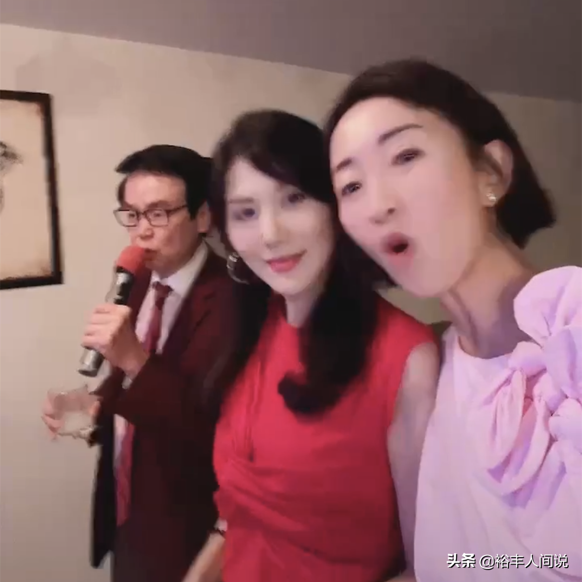 黄百鸣豪宅内高歌！两位同届港姐陪伴，一位嫁蒙古富豪，一位未婚